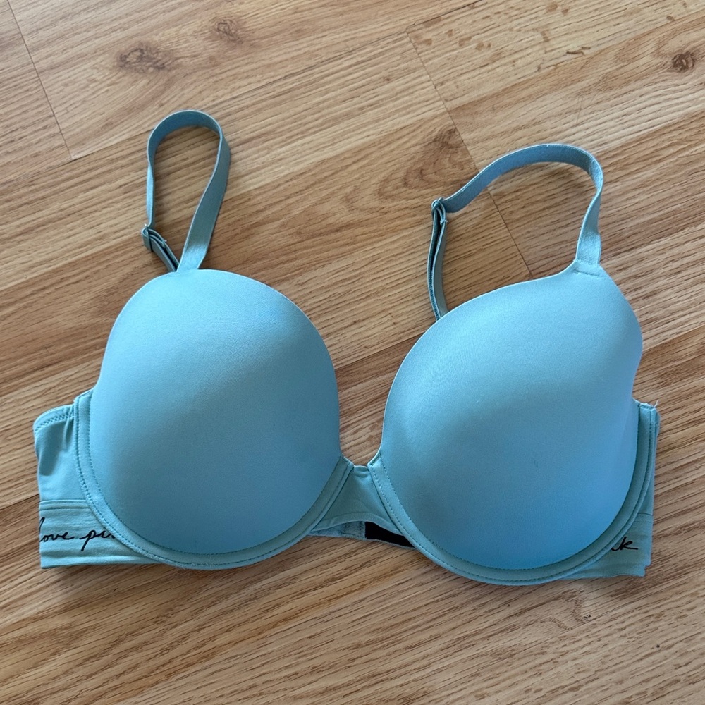 VS PINK Wear Everywhere Tshirt Bra - size 34DD